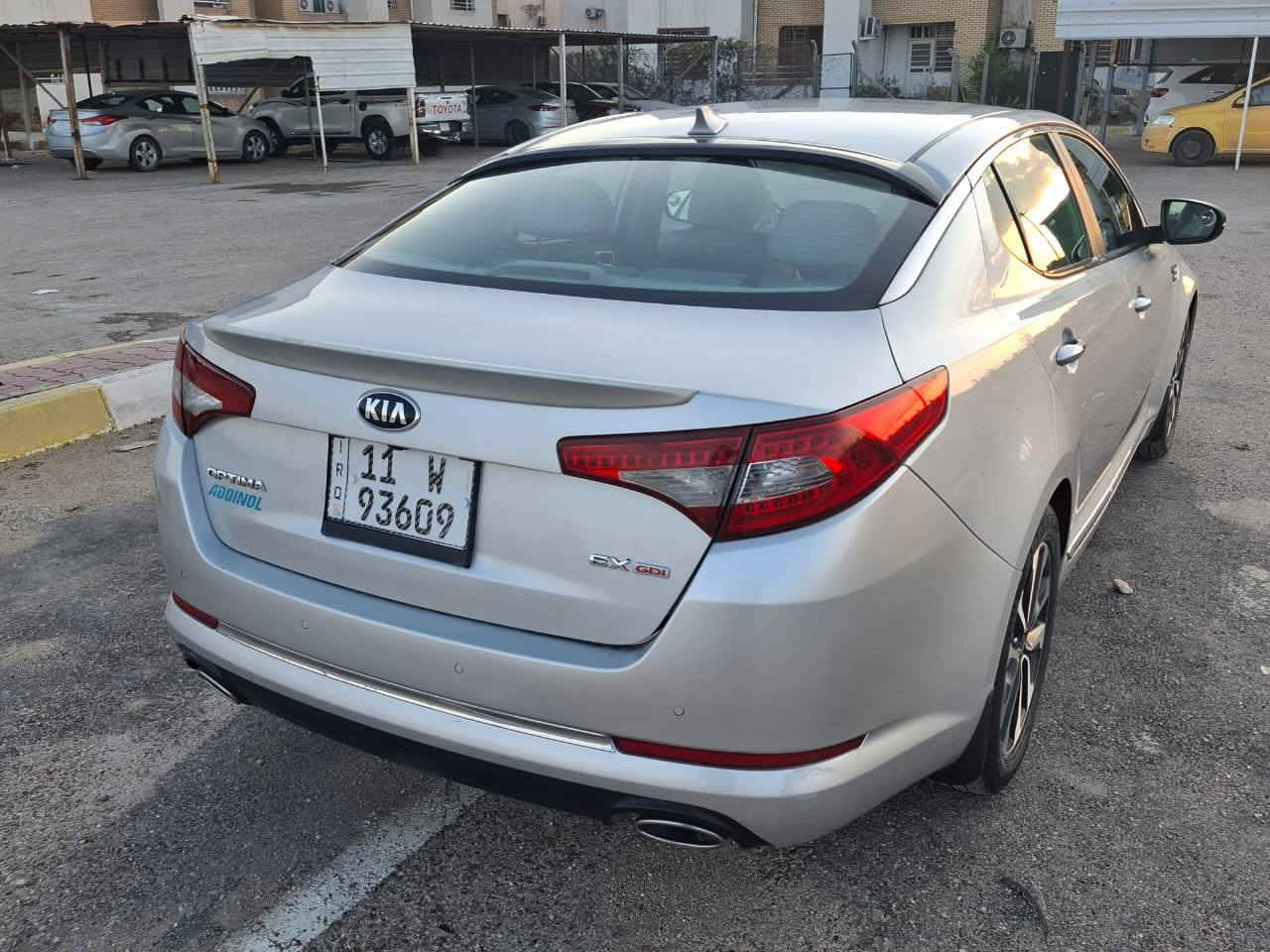 معلومات السياره
اوبتما موديل ٢٠١٣
لون سلفر
رقم بغداد انكليزي 
السنويه بأسمي لحد ٢٠٣٠
وارد امريكي حادثها باب خلفي وجاملغ خلفي جهة السائق 
الباب مبدل اصلي والجاملغ معدل ومصبوغ
بدون دواخل 
ايرباكات سليمه 
المسافه المقطوعه ٦٣٠٠٠ ميل
محرك ٢٤٠٠ GDI
كشن السائق كهربائي
تبريد قطعتين 
شاشه 
بصمة تشغيل وبصمة ابواب 
اريل نافكيشن
تشغيل واطفاء عن بعد 
مري شفط واشاير بالمري 
شاشة اعطال 
رسالة ترحيب
حساسات اماميه وخلفيه 
كاميرا أماميه وخلفيه
مانع انزلاق
كروز (مثبت) سرعه
قفل أطفال 
شفتات سرعه
نظام ايكو
كشنات جلد 
ويل كب كروم ١٧
سويجات بصمه عدد ٢
لد نهاري

سياره مال بيت ما متعوبه
الملاحظات:-
الشاشه بيها عطل اللمس ما يشتغل بس الصور تنعرض عليها وممكن خصم تبديلها من سعر البيع..بيها بعض الشخوط السطحيه البسيطه مكحله.
سعر البيع ١٣٥ ورقه وبيها شويه مجال.
رقم الموبايل ***********/العنوان// بابل اسكندرية.. شارع الطاقه..مجمع العمارات السكنية حلة, بابل
