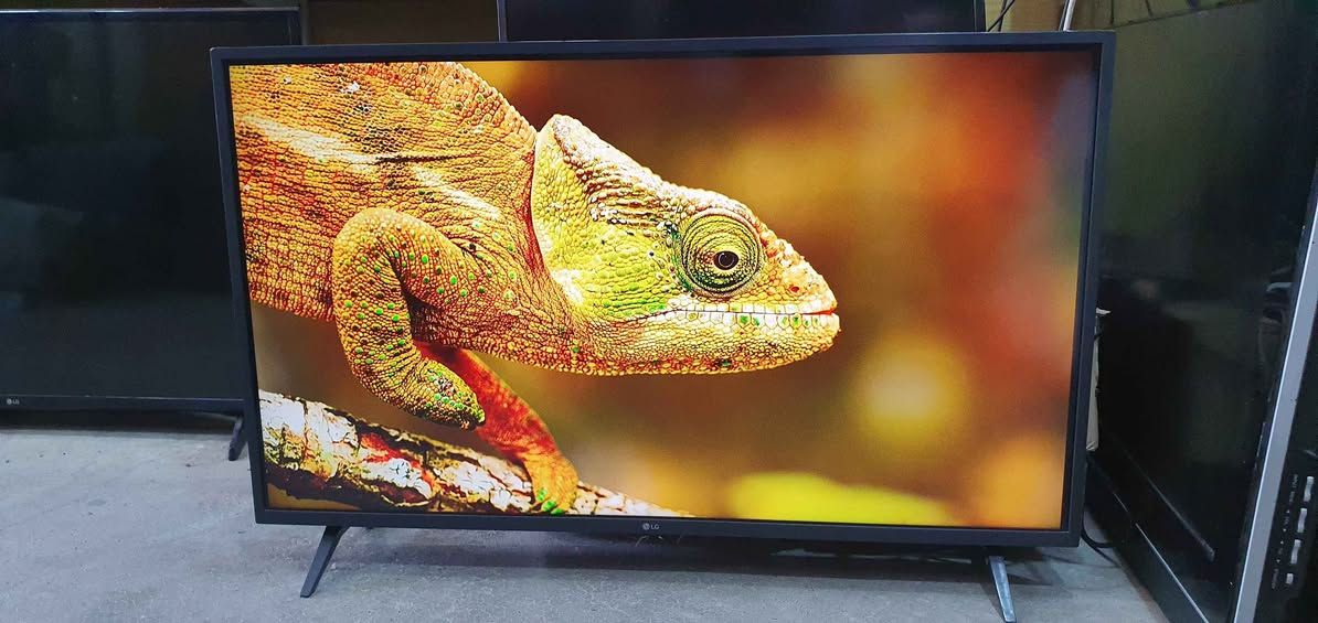 تەلەڤیزۆنی LG سمارت HDR قەبارە 43
مۆدێل LM 6300PVB سەتەلایتی تێدایە
نرخی 160000 لە هەولێرە پەیوەندی بکەن
بە واتساپ و ڤایبەر *********** أربيل, العراق

