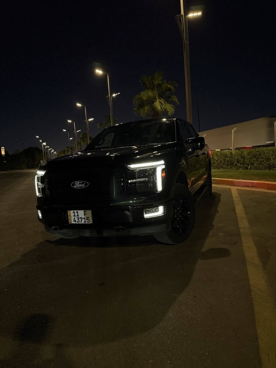للبيع فورد f150 هايبرد
موديل 2024
فورد F-150 لاريات هايبرد
محرك V6 سعة 3.5 توين توربو هايبرد
Ford F-150 LARIAT 
V6 3.5 Twin-Turbo HIABRD
الممشى 9000 ميل 
باب طويل بدي قصير
لون اسود ملكي (ميتالك شذرة ذهبي)

المواصفات

▪️حساسات امامي وخلفي
▪️کامرات 360
▪️رادارات امامي وخلفي وجانبي
▪️مثبت سرعة تفاعلي
▪️دفع رباعي و ثنائي 
▪️دبل ثقيل دبل خفيف
▪️تدفئة وتبريد المقاعد الامامية
▪️مقاعد بحركة كهربائية كاملة
▪️تحكم كهربائي لعجلة القيادة
▪️ثلاث وضعيات خزن لمقعد السائق
▪️مولد كهربائي خلفي 30 امبير
وباقي مواصفات اللاريات المعروفة 

السيارة شرط ماكو اختها بموديلها وبنظافتها
دور السوگ كله بعدين اتصل وبالخدمة 

السيارة بدون صبغ فقط تبديل باب خلف السائق نفس اللون
رقم المالك : ***********
