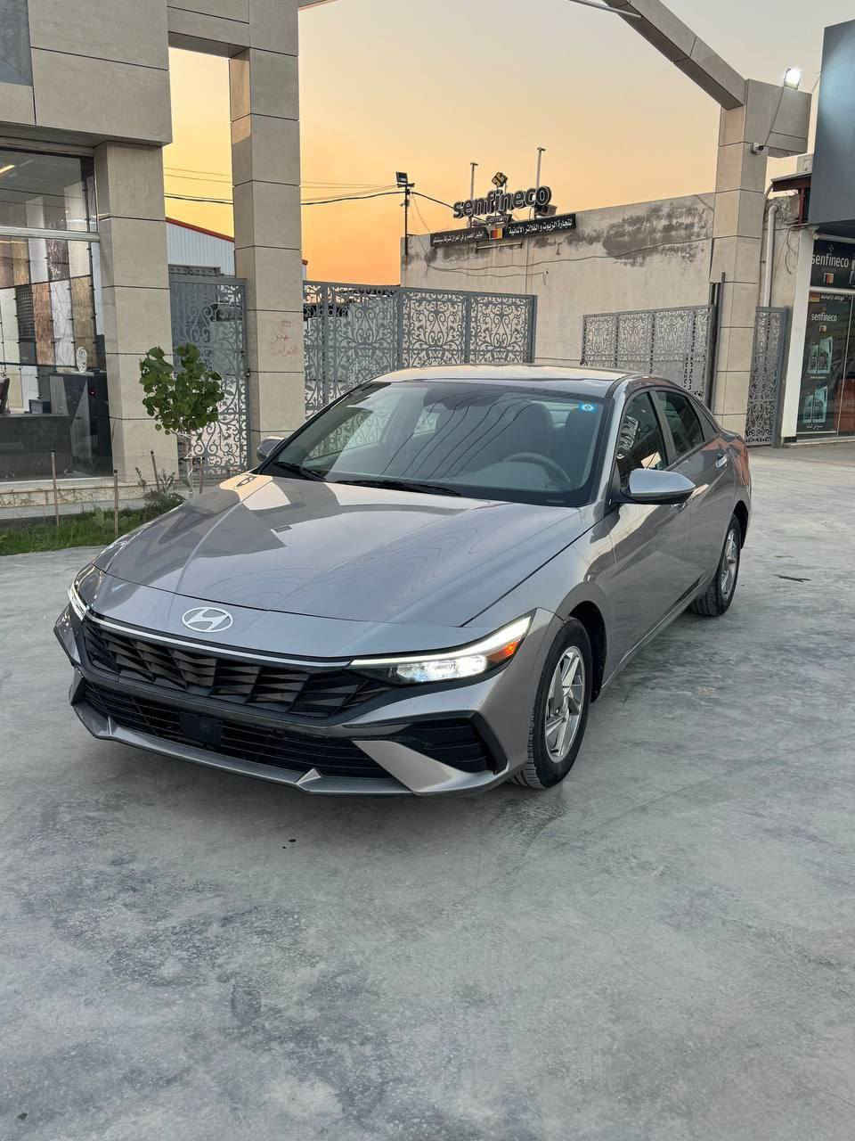 السلام عليكم 
النترا 2024 وارد امريكي مرقم قادسيه شهداء وكاله عامه من المالك سياره بيه بنيد وجاملغ وباب مبدلات سياره نص فول رادار أمامي وجانبي وخلفي  تحديد مسار توقف ذاني حساسات توقف ذاني مانع انزلاق ثلاث وضعيات قياده تحكم استيرن جهتين ويل كب كروم باقي مواصفات معروفه واضحه بلصور سياره جديده وجاهزه بدون اي نقص ماذب عليه ربع ماشيه 14 الف مكينه 2000 دوش تبريد تخم تاير حداديه كله جاهز
السعر 122 وبيه مجال سعره مناسب ومااتوقع اكو النترا 24 مرقمه ب122مكاني ديوانيه 
***********
