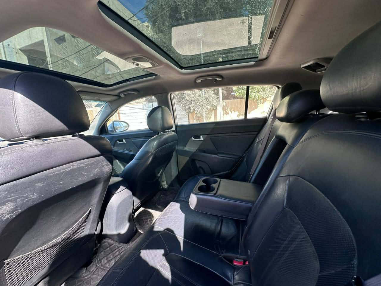 السلام عليكم اسبورتج موديل ١٢ وارد امريكي حادث جاملغ وبنيد بيه اهنا قطعتين صبغ ابيع حزام اثر جراد فول واحد عله وأحد مكينه 2000 تيربو جاهزه من كلشي  بيع مستعجل مكان بغداد الجديده السعر 105 
***********
