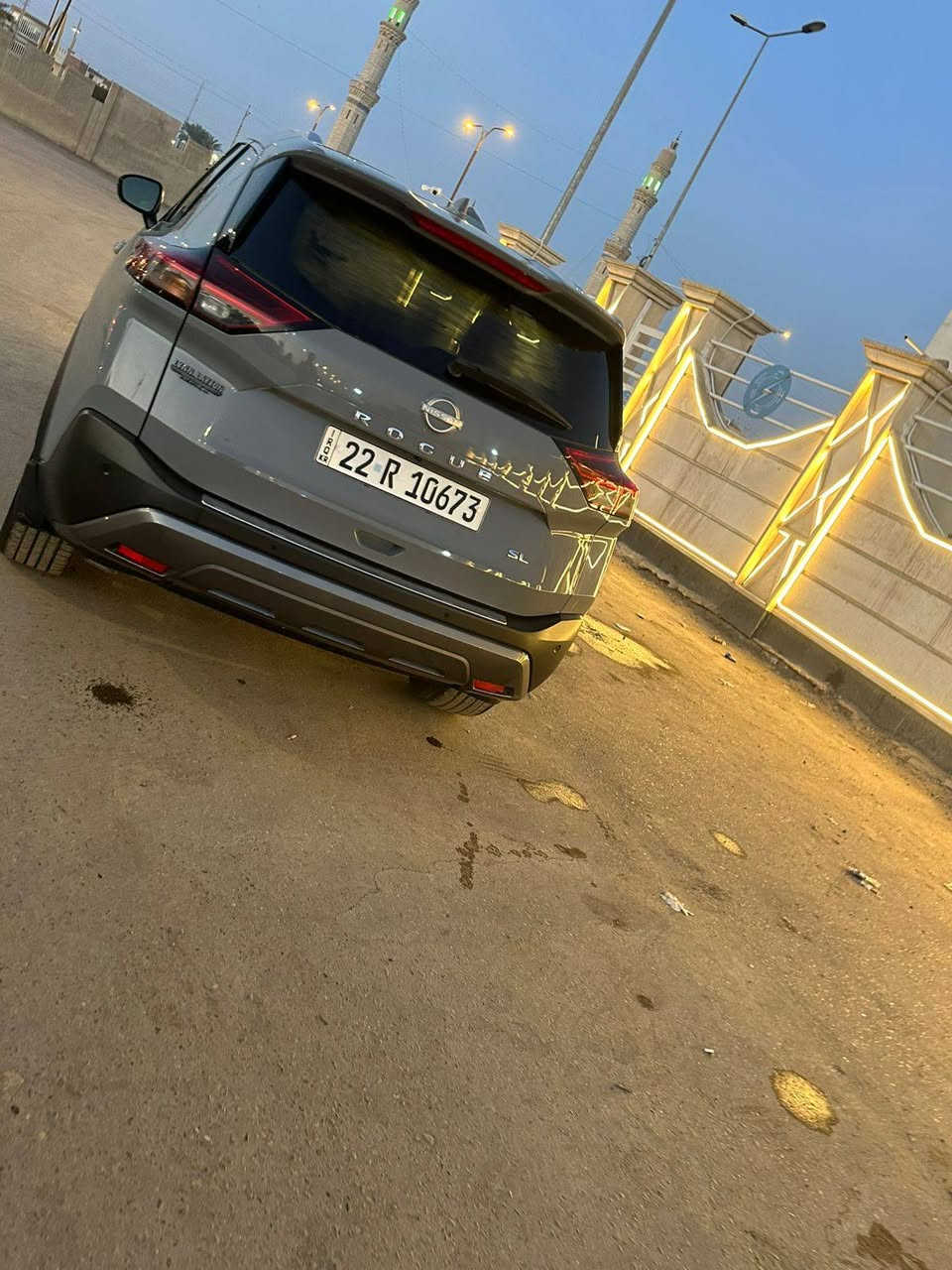 بسم الله الرحمن الرحيم
نيسان روج 2022 للبيع
فئة SL سمنتي فول 
وارد امريكي بيها جاملغ صبغ 
خزن ميموري كشنات 
كشن تدفئه تبريد 
فتحة سقف 
صندوق كهربائي وحساس يفتح ع القدم 
رادار خلفي اماي 
نقطة عمياء 
مقاعد  جلد لونين 
نظام تكييف قطعتين امامي و خلفي 
 • نظام صوتي Bose Premium.  
وهواي مواصفات بعد 
سعر ١٧٥ وبيها مجال
***********
