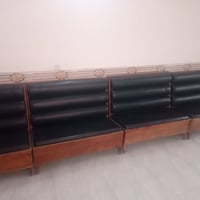 يوجد قنفات مال مطاعم أو كوفيات طول القنفه 2متر تقريبا جلد خشب اصلي عدد...