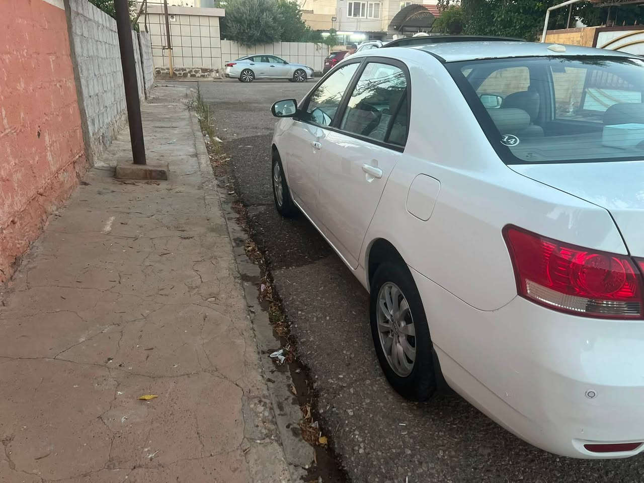 بي وايدي ( 2014 byd g3) للبيع
شرط التحويل والوكالة رقم أربيل دولي مسطرة
سيارة خليجي بدون حادث 
محرك 1.8 بلادي كير بلادي 
موصافاتها فول 
كير اوتو 
بصمة 
دخول ذكي 
سلايت روف 
حساسات خلفية 
كشنات جلد 
شاشة + كامرة 
سنوية وهزه جديد 
سيارة حلوة ماناقصها شي 

…. 
بيها باب السايق تعديل بارد وجامرلغ حك شبر 
سعرها 65 ورقة وبيها مجال مكاني كركوك
الرقم: ***********
