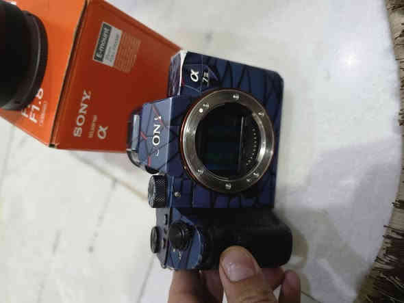 Sony A7III مع عدسة 50mm
وبطاريتين 
السعر النهائي 1400 الف دينار 

ممكاني البصرة - والتوصيل متاح للتواصل 
***********
