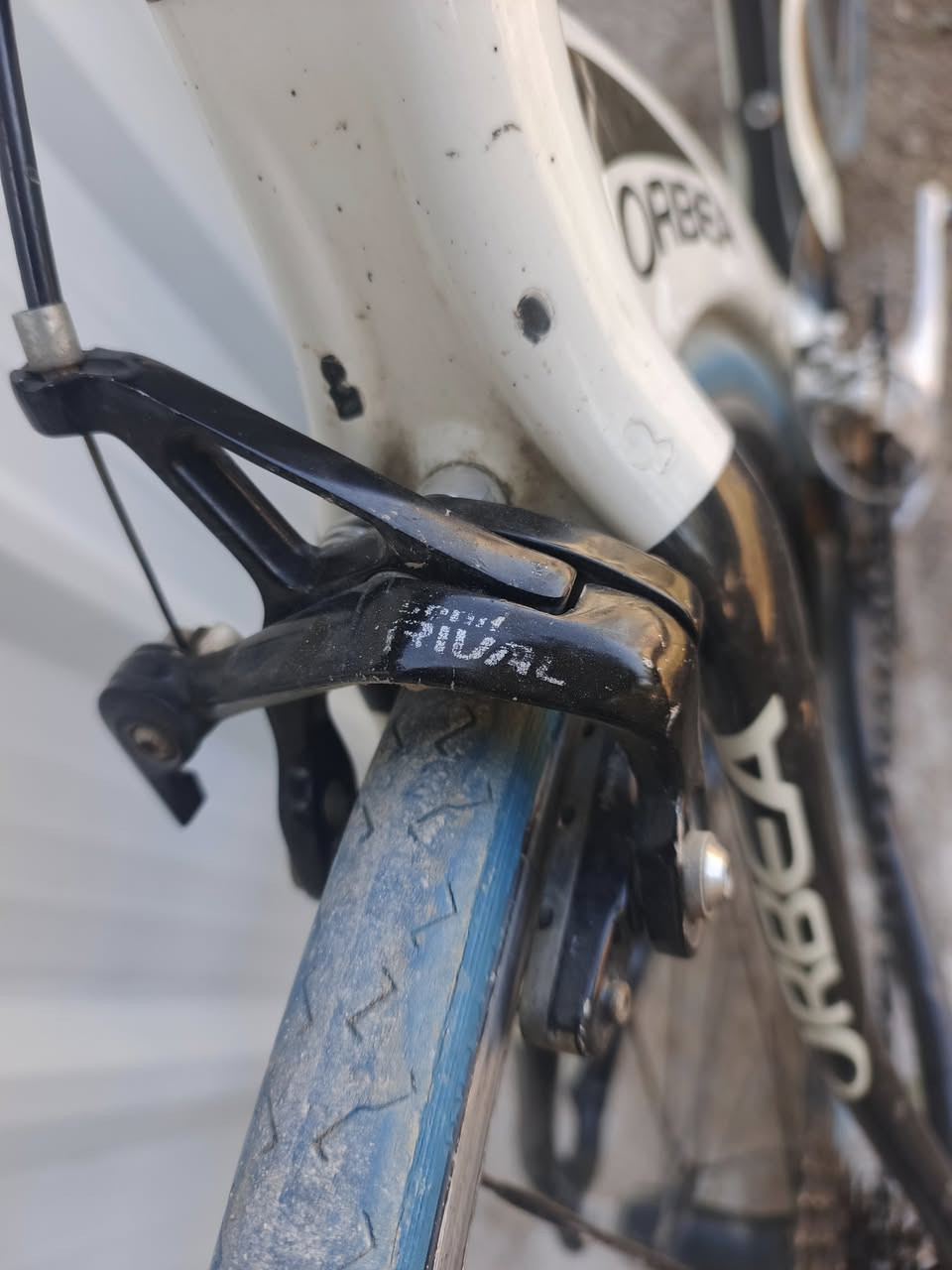 السلام عليكم
للبيع دراجه اوربيا فول كاربون
دراجه كامله قياس ٥٠/٥٢
تفاصيل كدامك بل صور 
سعر ٥٧٠وبيه مجال 
***********
