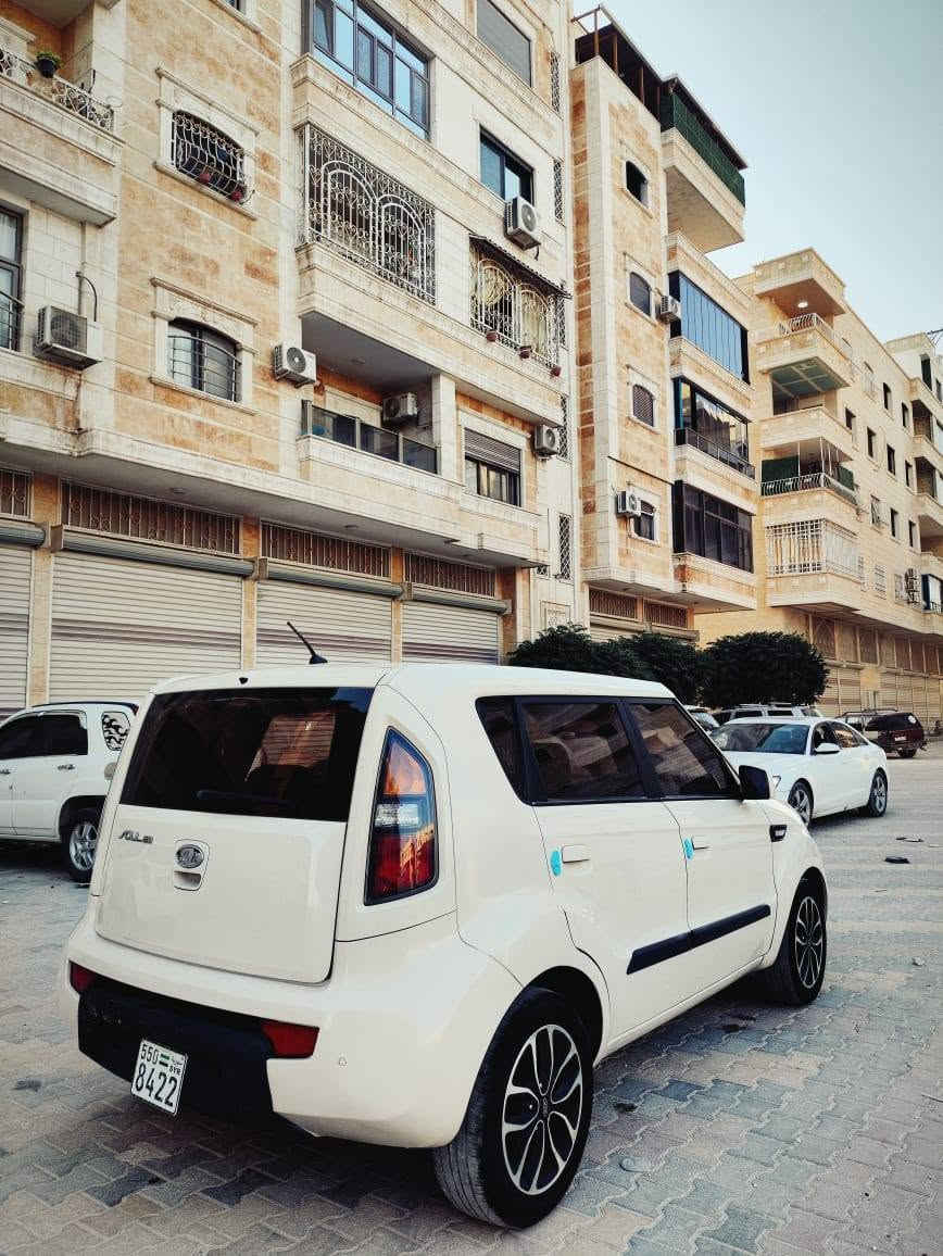 بـــــم الـله الــرحمــن الــرحيم 
كيا سول 2010سيري2011 سياره بل شحم بسعر🔥8900🔥وسكره ارض واقع وصف سياره دقيقه100بل 100
جلد جديد
🔑مفتاح
متور 4سلند1600cc
ايكو توفير وقود🚾
شمعات تب
فخذة تب
مكيف حامي بارد بوض🥶
سياره دخال جديد
شصاصيتو جديد حصرا مافي صده وله زفت
عداد200الف حلال كفاله 
مضخمات صوط اساس 
تسخين كراسي امامي خلفي
كمره خلفيه رجوع 
حساس امامي +خلفي
دواليب 4جديد حصرا 
جهاز انذار
عده موجود كامل شرط
دوليب سبير موجود
بل نسبه بخ 2غطع فقط لا غير مافي معجون 
تواجد سياره شرقي سرمدا 
تواصل +963 952 166 419


**إذا كنت صاحب هذا الإعلان وتريد حذفه لأي سبب، رجاءا أرسل رسالة إلى الدعم الفني**