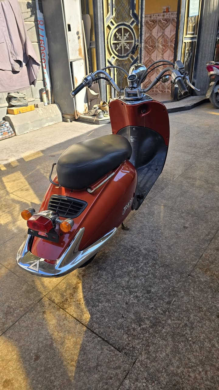 السلام عليكم  عشاق الكلاسك
دراجة هوندا جوكر شادو كلاسك 
دراجة كلش حلوة و نظيفة شوفة عينك و الحقيقة احلا من الصور الدراجة مال رمبة كفالة عامة من اي شي كلشي شغال ماكو شي بيه طافي ومابيه اي نقص دراجة الهة رغابتهة و الهة ناس يعرفونهة الياخذها ربع ما يذب عليهة غير البانزين لان مابيه اي نقص 
مكينة لووك بلباكيت ماشية ١١ الف فقط وكفالة يعني ما مفتوحة فول شلعة و معدل شرط
السعر مليون و 550 وبيه مجال كلش بسيط رجأ المايعرف بيهن لا يكسر بسعرها  مكاني بصرة بصرة للاستفسار *********** واتساب او اتصال
اسف ع الاطالة بس للتوضيح
