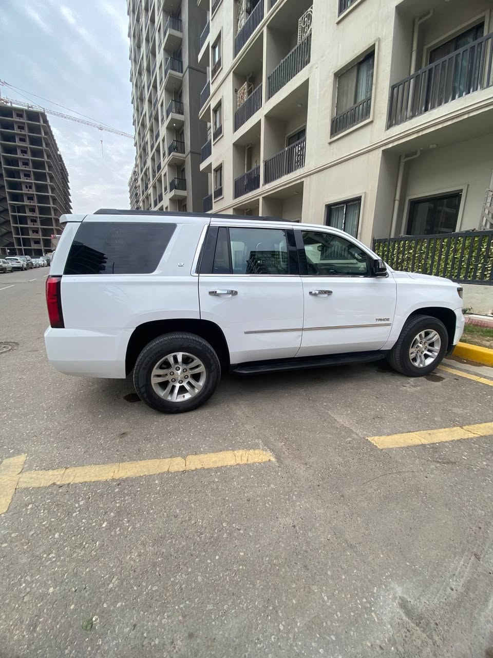 يا اللّٰه سلام عليكم من رخصة الأدمن ادوات ادوات
سيارة تاهو LT 2016 خير من اللّه
السيارة ما بيها نقص برغي كفاله من الكَص والسرقه والعشائر ما عدى بيها
قطعتين الجاملغ وباب السائق
وفتح الشاصي فقط
لأن السيارة داخله حاويه مو سياحه 
كما مرفق في الصور الحادث
السياره جديده بمعنى الكلمه
احلى من الصور
السعر 155

***********
