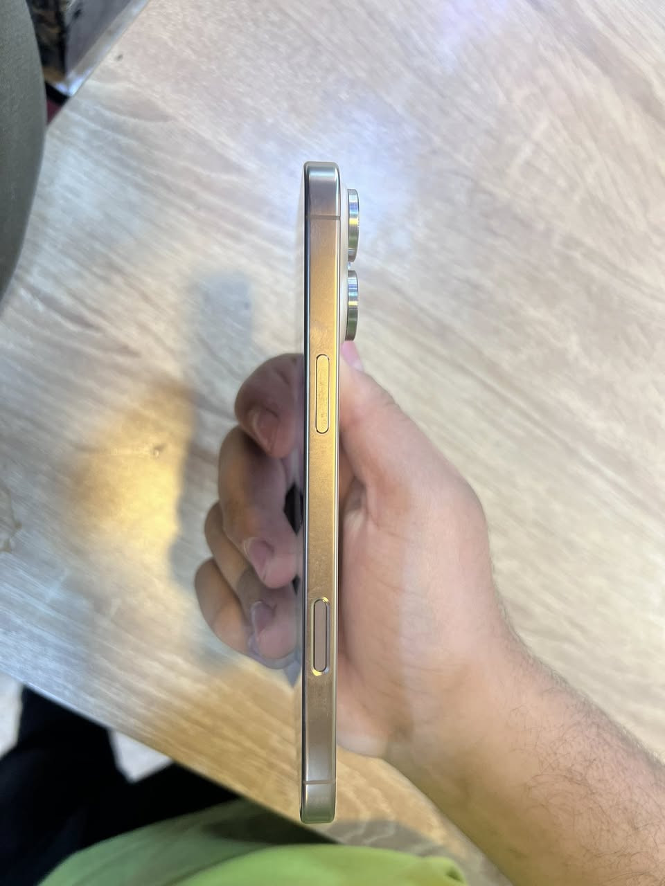 آيفون ١٦ ابرو. ماكس 
بطاريه ١٠٠
ذاكره ٢٥٦ 
سعر مليون ونص 
‏***********
