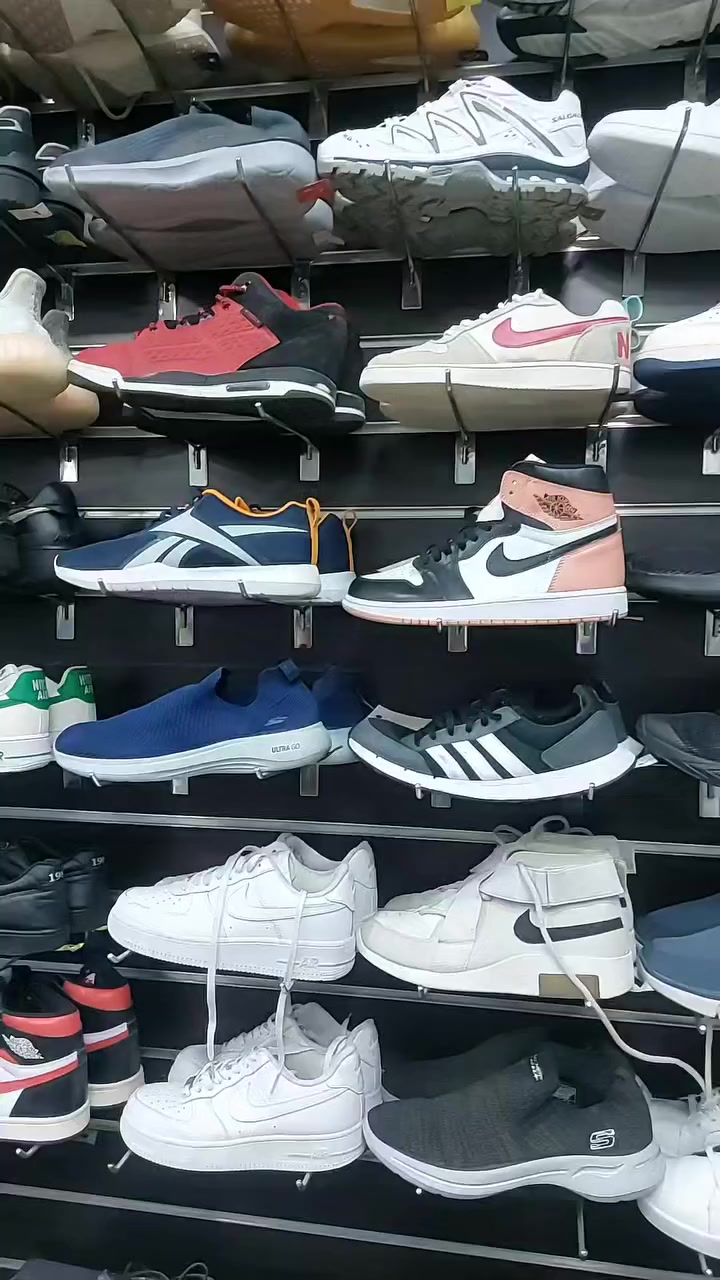 اجمل وافخم الماركات العالمية من الاحذية الأوروبية بأنتظاركم داخل فرع كفريوبا الطابق الأرضي تشكيلة واسعه من الاحذية نزلناها الكم .
#برهوم_للتصفية_الاوروبية


**إذا كنت صاحب هذا الإعلان وتريد حذفه لأي سبب، رجاءا أرسل رسالة إلى الدعم الفني**