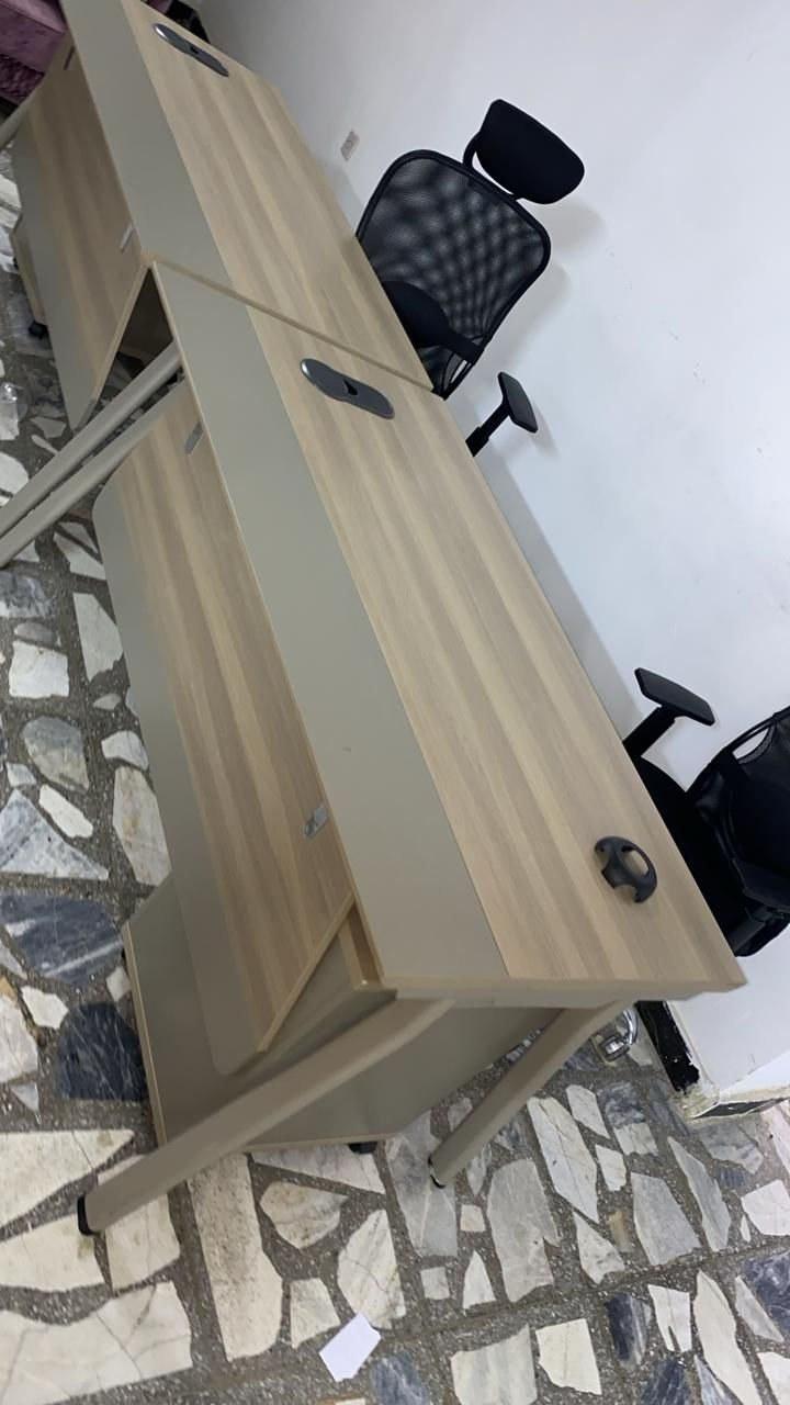 للبيع تخم مكتبي عدد ٢
ميز مكتب عدد ٥ 
كرسي عدد ٥
حي جهاد


**إذا كنت صاحب هذا الإعلان وتريد حذفه لأي سبب، رجاءا أرسل رسالة إلى الدعم الفني**