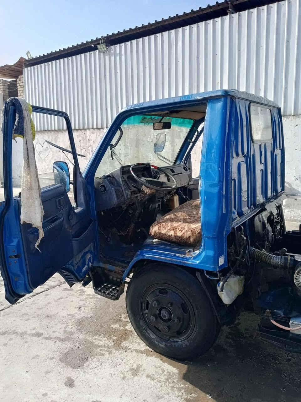 السلام عليكم السياره تيوتا دانيا للبيع الموديل 1994 السنويه عضم عاج  السياره بسمي رقم بغداد  الاستفسار  الرقم/***********
