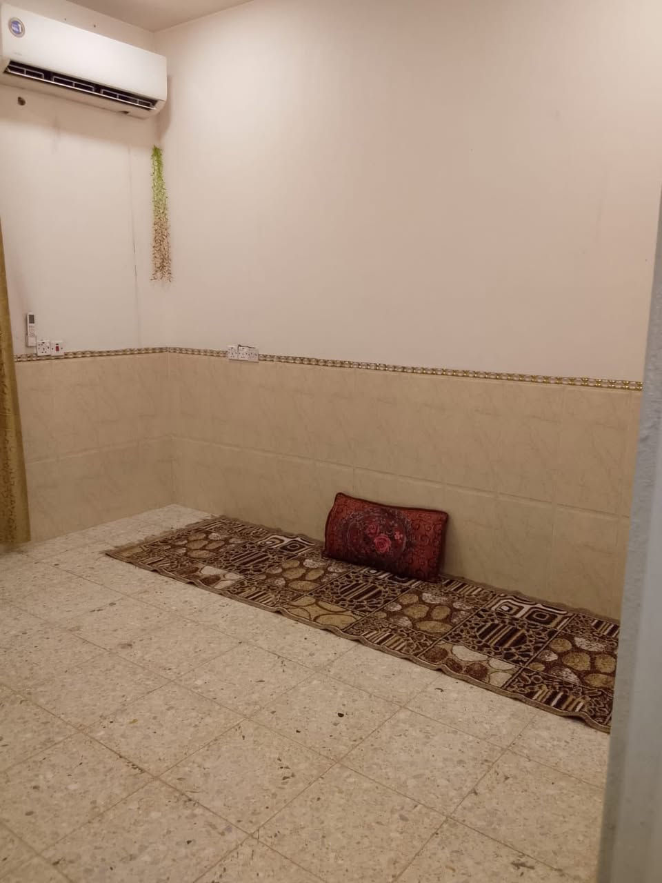 سلام عليكم 
بيت البيع منطقه لاستكشافات 150 
طابق واحد 5 فرع عن الشارع السجه
فرع المقرنص مقابل اسواق سيد *********** الستفسار @
