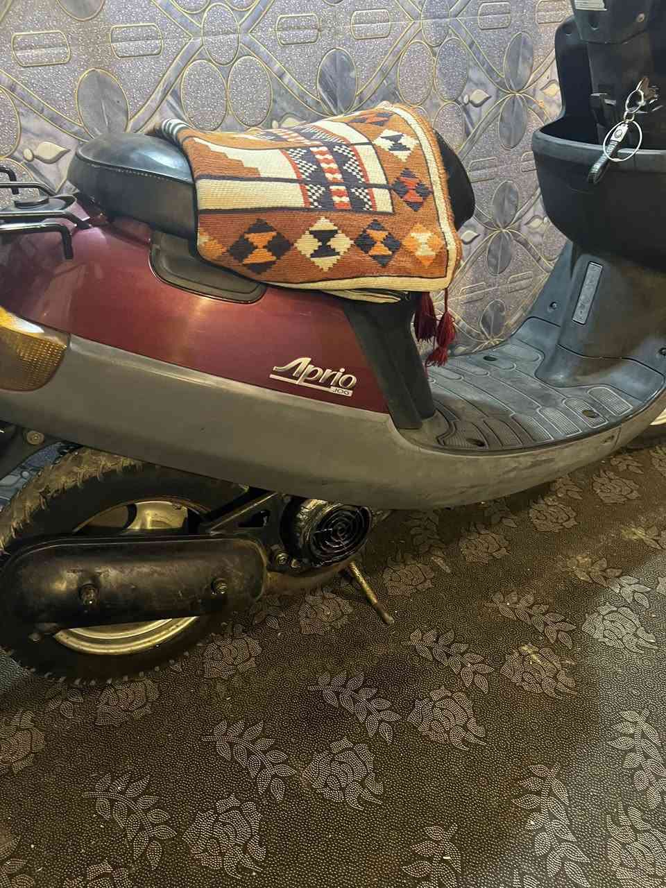 السلامو عليكم دراجه بطه مال حاويه. صارلها   ثلاثه  أيام طالعه شلعه ومعدل شرط دك سبعين جيب فييتر وافحص كلها بلادي برغي تجاري مابيها وصل معرض  موجود وهاذا رقمي ***********
