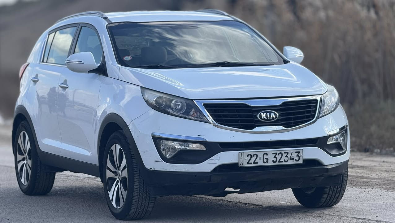 كيا سبورتج 2014 خليجي  مكفولة 
مكينة 2000 مكفول 
تحكم ستيرن 
كامره دواره 
رادار 
بيها شخط باب السايق مبين بلصوره ع وضعه لامدكوك بارد ولاشي 
سياره جاهزه ونضيفه 
السعر 152 
العنوان / السيديه 
للأستفسار / ***********
