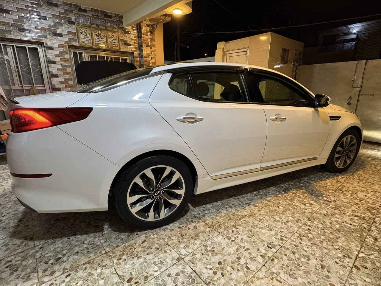 السلام عليكم ورحمة الله وبركاته 
اللهم صل على محمد وال محمد 
كيا أوبتما خليجي(VIP)للبيع 
🔶موديل2015
🔶ماشية(150) الف حقيقي قابل للزيادة 
🔶بصمة قفل وفتح وتشغيل
🔶كشن جلد تحكم كهرباء
🔶كشن السائق +الراكب تدفئة وتبريد 
🔶كشن السائق خزن وضعيات القيادة 
🔶تبريد بيانو قطعتين 
🔶فول تحكم ستيرن 
🔶سقف بنروما 
🔶نظام تقليل صرف الوقود(eco)
🔶نظام صوتي انفنتي 8 سماعات
🔶لايت زنون عالي ناصي +عدسة متحركة 
🔶انارة جانبية مع فرة الاستيرن 
🔶انارة ترحيب
🔶زراك لايت 
🔶محرك 2400 دوش مكفول
🔶كير 6 نمر مكفول
🔶تبريد ثلج
🔶تخم تاير 
🔶صدر 70‎%‎
🔶باتري+ قاعدة فيت بم جديدة  
🔶رقم بغداد  بأسمي مشروع وطني  
🔴السيارة مكفولة كفالة عامة على وضع الشركة عدى شبر بارد فقط 
🔴السعر 167 وبيهة مجال للطيبين 
🔴بغداد البياع /***********
