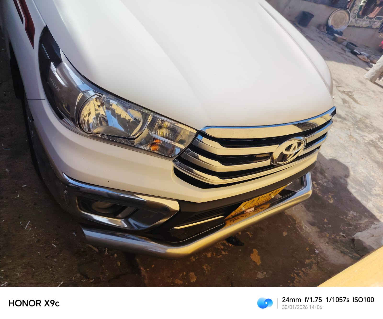 السلام عليكم هيلوكس موديل 2021 اوتماتيك مكفولة من كلشيء بيها بارد قليل باحد البيبان موقع السيارة البصرة الشعيبة رقم صاحب السيارة ***********
