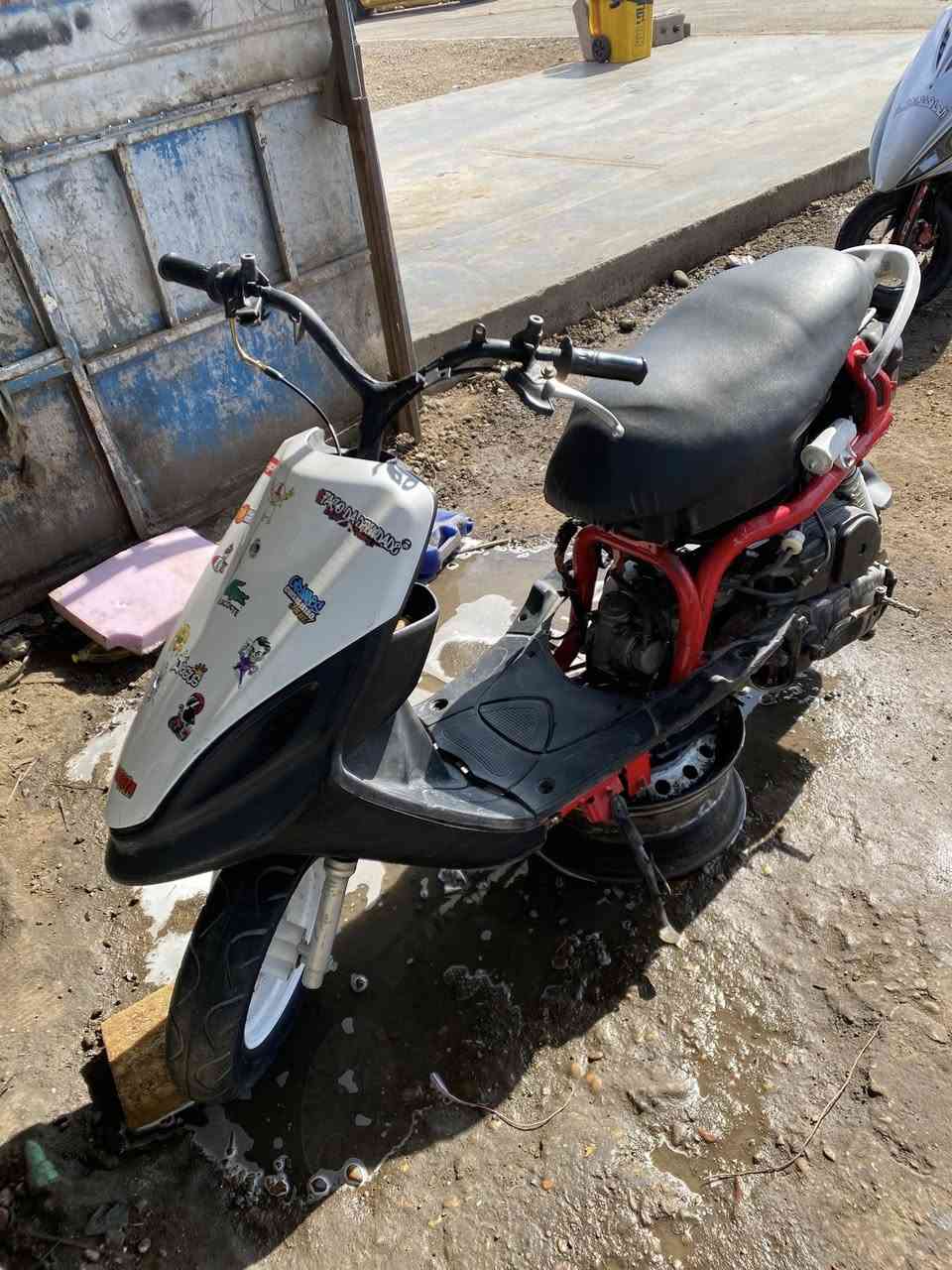 سلام عليكم شباب ماكس قجمه بيه مكينه 55هاون تجفيت جديد وبيه صالنصه ويل وتايرات جددد دراجه حلوه سعره 250وبيه مجال قليل مستعجل عله بيعته مكانه بغداد شعب أو طالبيه رقم ***********
