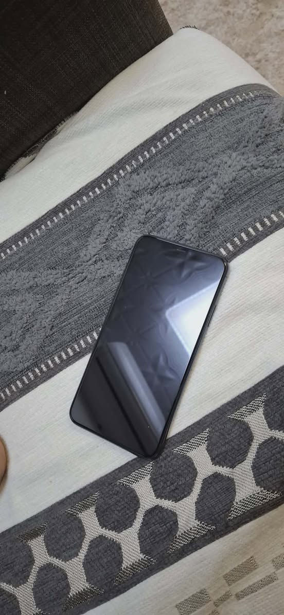 سلام وعليكم ايفون11برو ماكس ذاكره256بطاريته81جهاز نضيف بعده حديد لوك جلخ مابي لا مفتوح ولا طاب مصلح ولا يصرف شحن حيل جديد ونضيف تجي تفحص وشوفه نضافته بعينك سعره400مكاني بيجي للاستفسار***********
