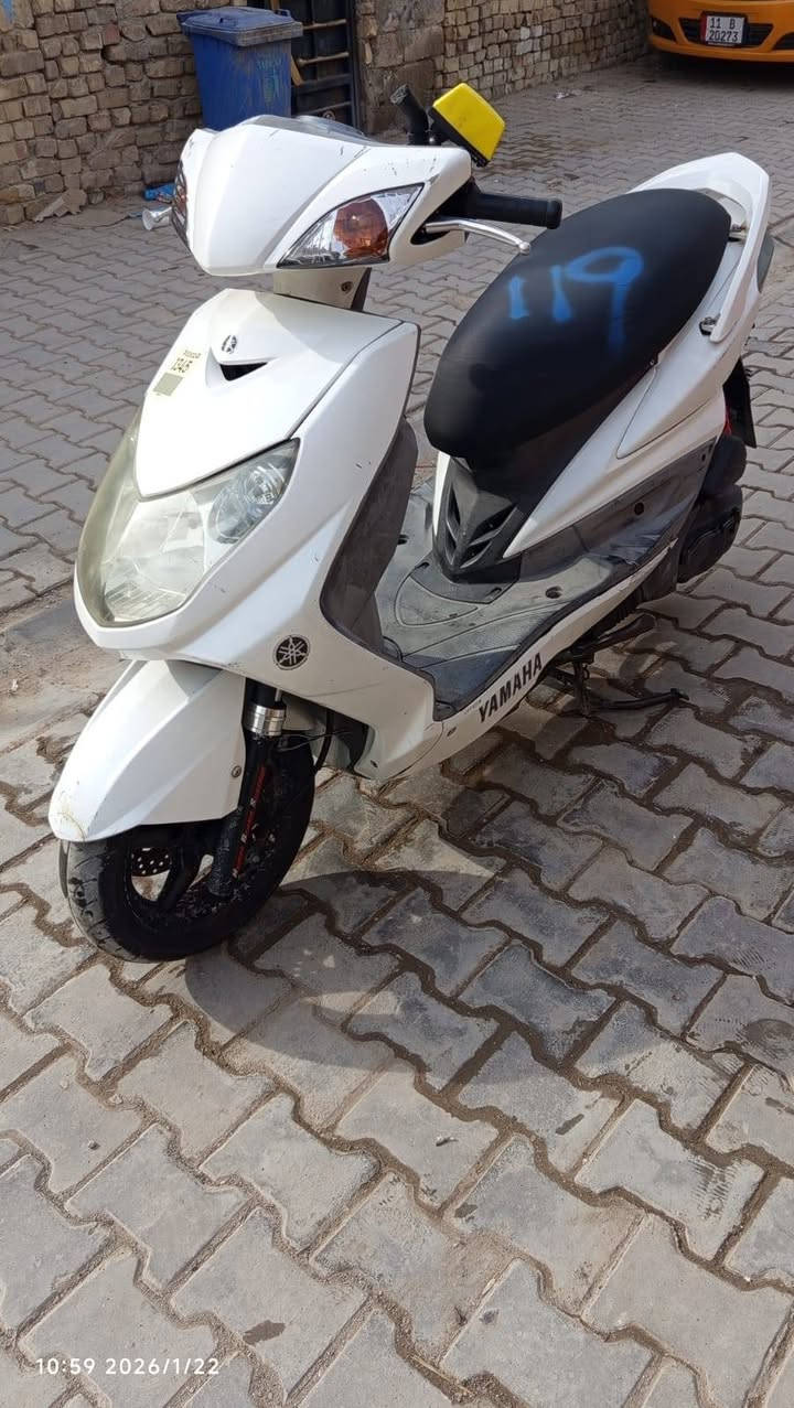 سكنس فحل كابريتر
دراجة كفالة عامة صار شهر نازلة
مكينة نكرة سلف بكل وقت ناعمة
شلعة ومعدل تشك الكاع
كهربائيات كلها شغالة مناقصها اي شي
تايراتها نضيفة بعدهن
كفراتها ختم واحد

مكاني بغداد الغزالية شارع الضغط
سعرها ٨٥٠ وبيها مجال
***********
