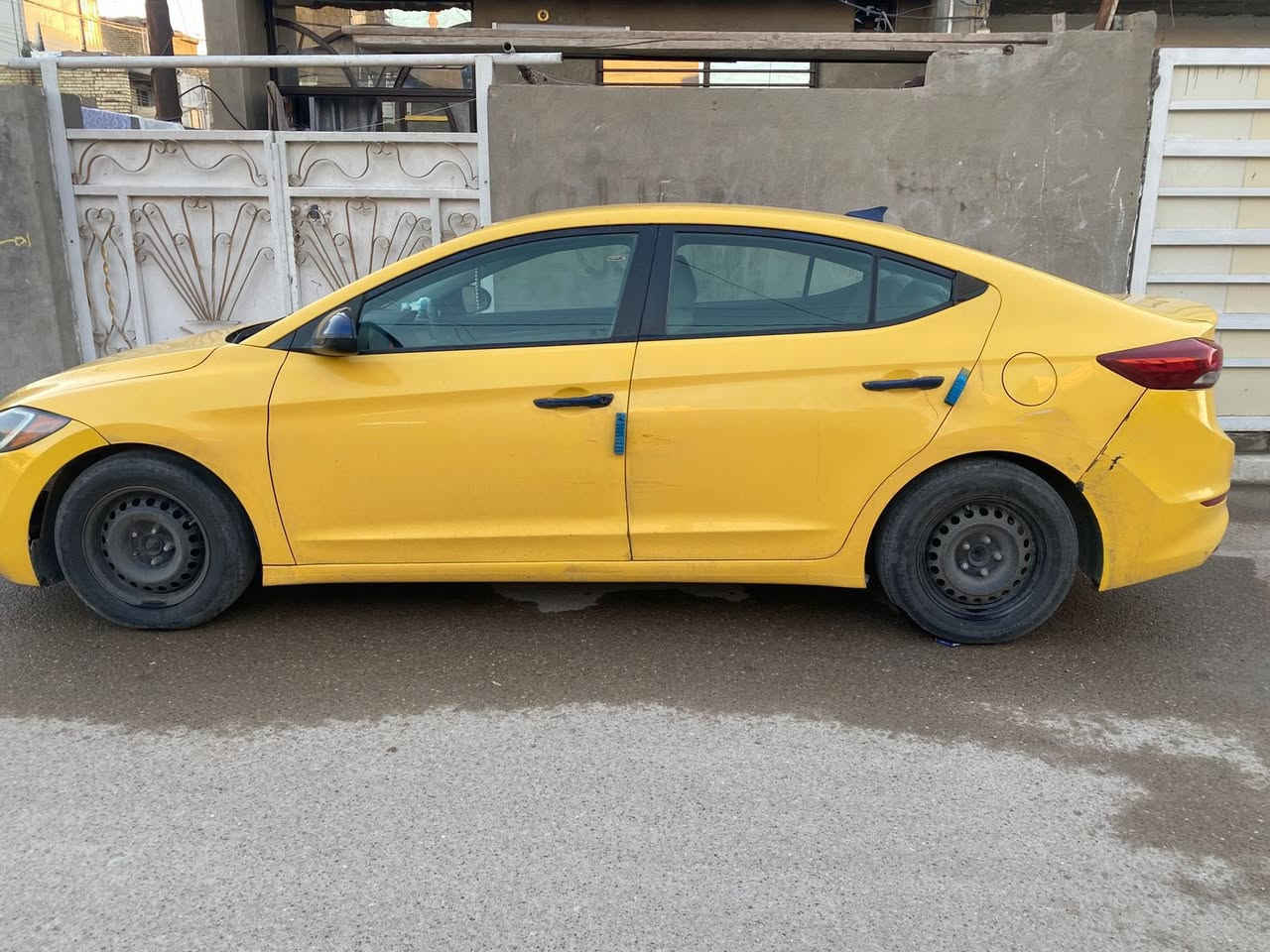 النترا 2017 وارد امريكي
محرك 2000 دوش
حادث جنطه 
هيئة وغرامات صفر
سعر 117 وبيها مجال 
 واتساب ***********
