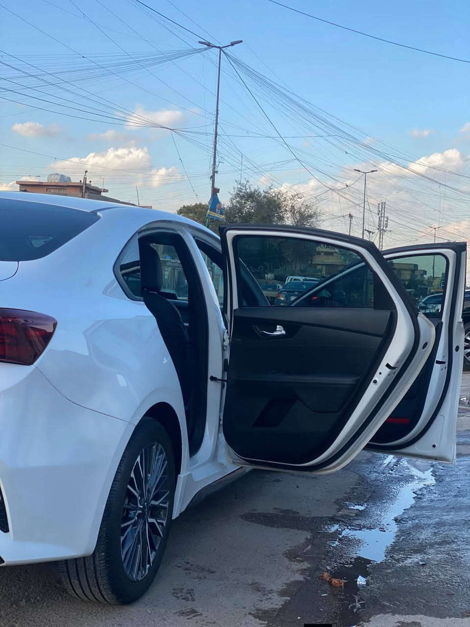 سلام عليكم كيا فورتي جيتي لان موديل 2024 ماشيه ٢٢  سياره زيرو محركه الفين دوش وارد امريكي بدون ايرباك تبديل فقط جنطه تحويل مباشر تخم تاير لون ابيض موميز  بدون  مراوس فقط ابيع رجان الشراي يتصل هذه رقم تفاصيله بل منشور  ***********
