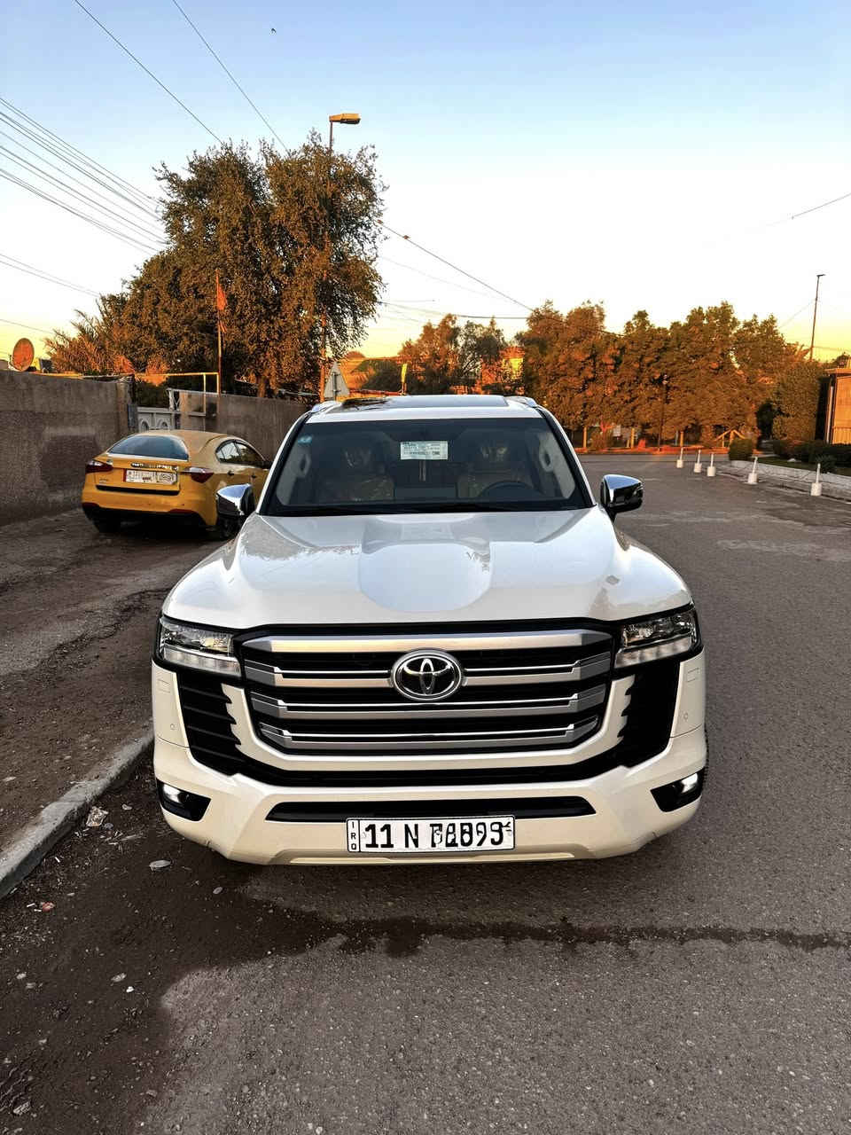 سلام عليكم للبيع
تويوتا لاندكروزGXR 2022 مغلفه ppf

لون ابيض   ساز

فول مواصفات

بصمة تشغيل وابواب

4 بصمات. ابواب

سلايد فتحه

مقاعد جلد 

كشنات كهرباء 3 دكم

تشغيل عن بعد 

جنطة كهرباء شفط  

كشنات جلد بيجي + دواخل صاج

نقط عمياء 

7 راكب 

 تبريد مقاعد 

تبريد مركزي  

3 شاشات ايباد تطبيق 

تحكم ستيرن جهتين 

طفايه 

ثلاجه 

شاحن هاتف لاسلكي

هاند بريك بصمة + تلقائي

اوتو HOLD

حساس امامي خلفي  

المري كهرباء شفط + اشاير  

كامره.دواره. 360 درجة

ويلكب كروم

3وضعيات قيادة sports Eco NORMAL

لدد امامي + خلفي 

كشاف زنون

لايتات عدسة زنون

6 سلندر تنفس طبيعي 

  4X4  

فول انظمة وتحكمات 

باقي مواصفات الاندكروز  معرفة فول الفول

السيارة مكفولة

عدتها وكتلوكات وكاعيات كلها جديد

ماشية 45km

مكانه بغداد شارع فلسطين 

السعر 65500$ وبيه مجال نشالله 

الرقم ***********
