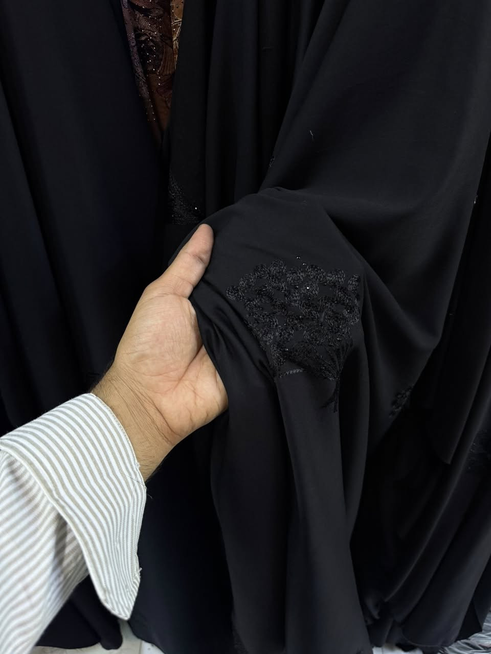 كشمير كابوي الأصلي سواد درجه اولي سعر المتر 4 سعر القطعه مترين ونص 10 
متوفر توصيل الديوانيه والمحافظات 📦🚐


**إذا كنت صاحب هذا الإعلان وتريد حذفه لأي سبب، رجاءا أرسل رسالة إلى الدعم الفني**