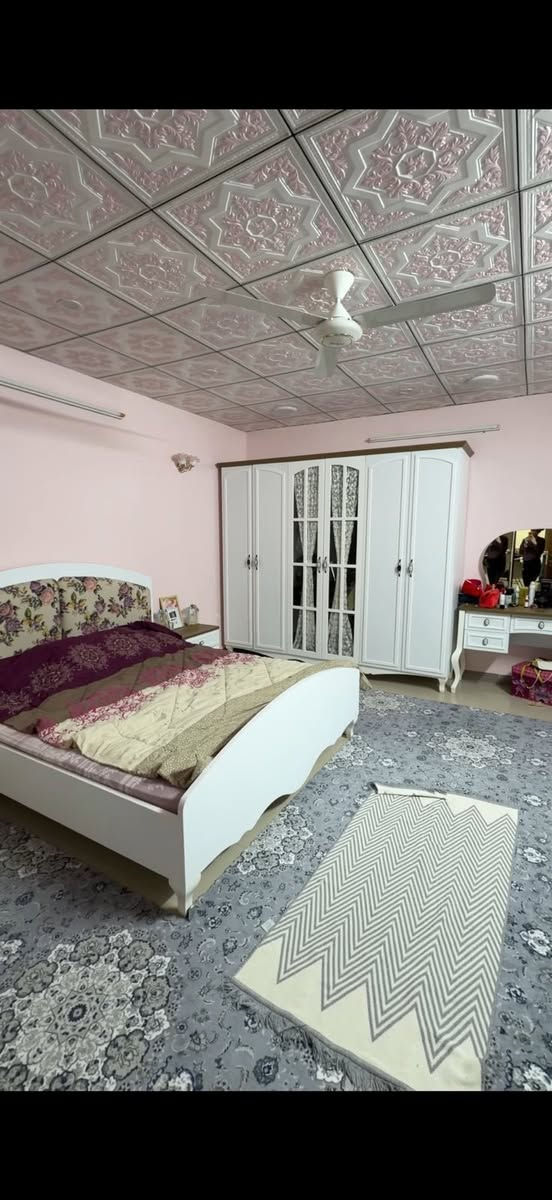 السلام عليكم دار للبيع مساحه ٢٥٠ طابو صرف حي واسطي خلف سيد عواد البيت كلش حلو فول مرتب تابع مكتب الساحل للعقارات ***********
