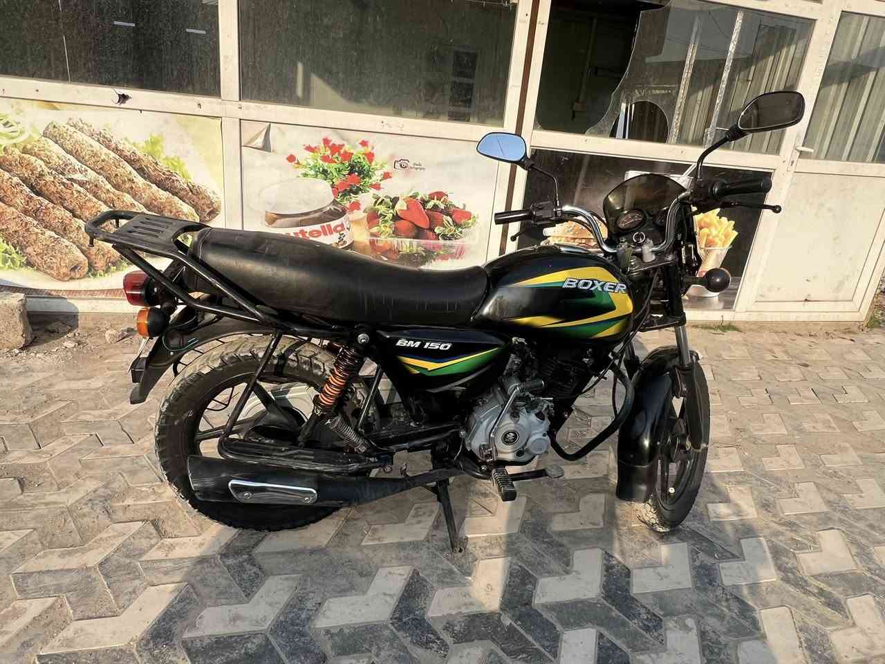 دراجهة بوكسر للبيع مرقمه كامله ديالى القصيرين   بسعر مناسب هواي  نتواصل على هذا الرقم ***********
