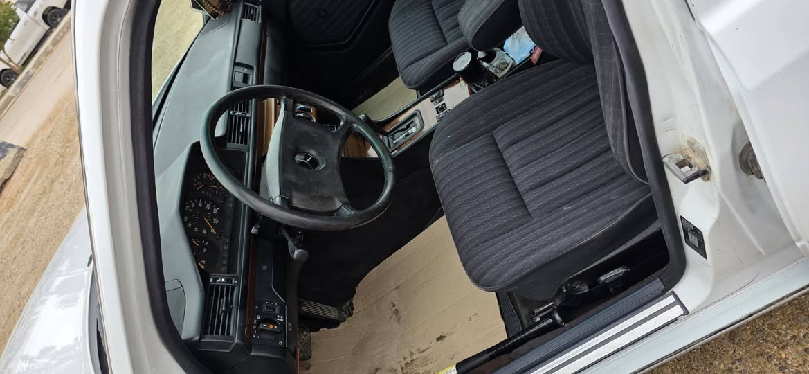 للبيع او المراوس حسب القناعه
مارسيدس دب 1990 بيضه داخل نيلي كلشي بيه جديد محرك + كير + تبرد + تدفئ + كهربائيات + غرفة + بطاين +لايتات وبكات +صدر امامي وخلفي...كله جديد ستيرن كهرباء و جام كهرباء ..سنويه لل2031 تحويل ثاني يوم سياره حلوه ومرتبه ماتحط عليه ربع


**إذا كنت صاحب هذا الإعلان وتريد حذفه لأي سبب، رجاءا أرسل رسالة إلى الدعم الفني**