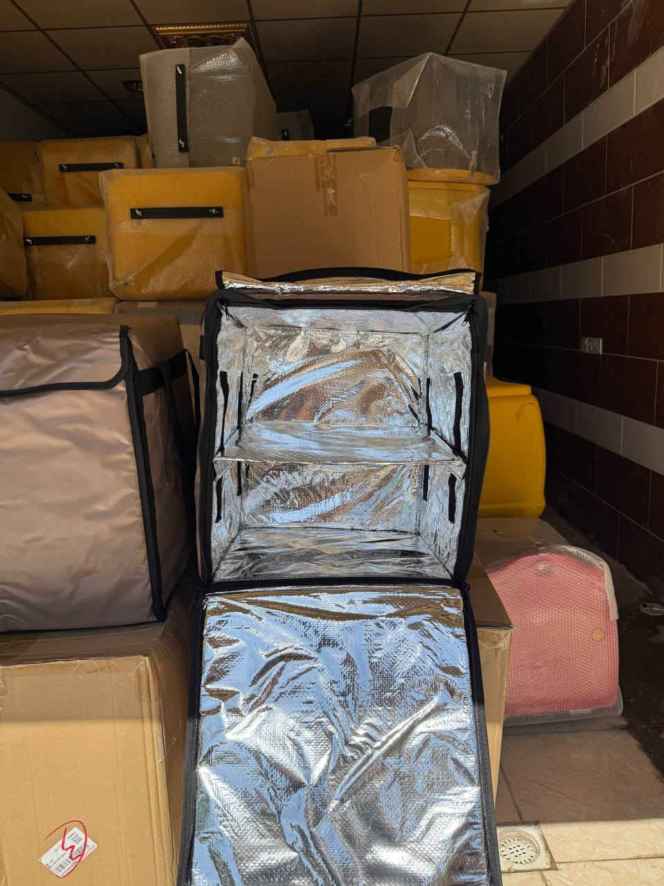 جانتای دلیڤەری ئەسڵی بە بەرزترین کوالێتی .

- سێ بەرگە و ڕەختە و توندو تۆڵە کە قوپان و شکانەوەی نیە  .
- دژە ساردبونەوەیە وە پارێزگاری لە مانەوەی خواردنەکان ئەکات بە گەرمی بۆ ماوەیەکی زۆر .
  - وە تەندروستە بۆ گواستنەوەی خواردنەکان .
- شوێنی بەستنی هەیە بۆ سەر ماتۆڕ بە ڕێک و پێکی و توندوتوڵ.
-  دوو قاتە و ئەتوانی بیکەیت بە یەک بەش .

بۆ داواکردن نامە بنێرە یان پەیوەندی بکە .

ژ.م + وەتسئەپ ***********

#جانتا #گەیاندن #چێشتخانە #ڕێستۆرانت #فاست #فود #دلیڤەری #ماتۆڕ #کوردستان #سلێمانی #هەولێر #گەرمیان #دلیفری
