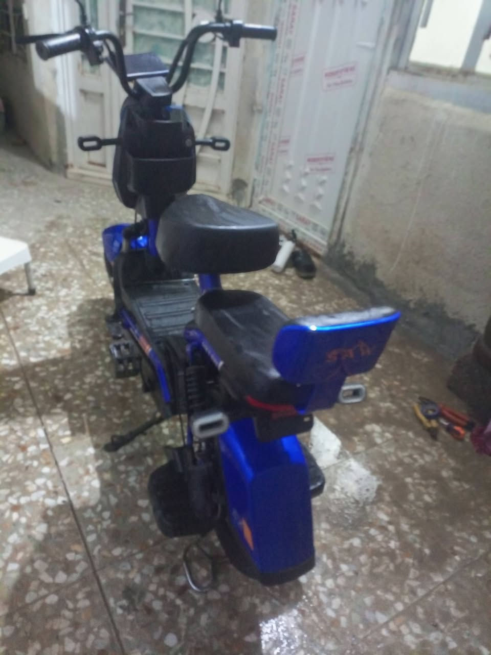 بايسكل شحن (ساونة) بحالة ممتازة للبيع! 🚲🔋
​لكل يدوّر على الراحة والنظافة، متوفر بايسكل شحن من شركة ساونة (Sauna) المعروفة بجودتها، البايسكل نظيف جداً وكل شيء بيه شغال 100%.
​المواصفات:
​البطاريات: يحتوي على 4 بطاريات قوية وعمرها طويل.
​السرعات: 3 سرعات مختلفة لتناسب سياقتك.
​النظافة: بحالة ممتازة وجاهز للاستخدام مباشرة بدون أي نواقص.
​📍 العنوان: كربلاء - حي الإمامين (مقابل حي العباس)
💵 السعر: 350 ألف (وبيه مجال)
​للإستفسار أو الشراء، يرجى مراسلة الصفحة.


**إذا كنت صاحب هذا الإعلان وتريد حذفه لأي سبب، رجاءا أرسل رسالة إلى الدعم الفني**