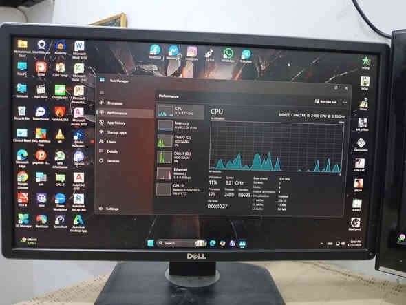 السلام وعليكم 
للبيع كمبيوتر من شركة DELL نظافة 95%

   الى اصحاب العمل المكتبي و الدراسي 
     و الى اصاحب الكيمنك و المونتاج 
     و الى اصحاب المشاريع الهندسية 

      (( السعر 350 الف و بي مجال ))

(( مكاني محافظة البصرة منطقة الحيانية ))

             (( توصيل ما عندي ))

المواصفات /

CPU : Core i5 (TM) 2400 3.00 GHz

RAM : 32 GB DDR3 4×8 1866 MHz

GPU : Radeon RX 550 8GB GDDR6

الذاكرة التخزينية :- 
SSD 256 GB + HDD 320 GB 

مجهز بنظام Windows 11 pro
اخر اصدار 25H2
+ تفعيل النظام ( تفعيل رسمي )
 ملاحظة / التجميعة كاملة من دون اي نقص 
و مجهزة بمكتبة خاصة بالبرامج و مكتبة اخرى للالعاب

الملحقات /

1 _ شاشة اصلية من شركة DELL بحجم 24 بوصة
  FULL HD 60 HZ تتحرك 360 درجة نظافة 90%

2 _ شاشة ثانوية من شركة FRESH حجم 24 بوصة
FULL HD 60 HZ ثابتة نظافة 90%

3 _ جهاز UPS من شركة KSTAR  حجم 850 
 جديد غير مستخدم نظافة 100%

4_  كيبورد كيمنك RGB حجم 60%
  +  موس كيمنك RGB 

+ كيبلات التشغيل و كيبلات نقل الصورة 

               (( السعر 350 الف و بي مجال ))

للاستفسار / 
اتصل على ***********
او راسلني خاص 
((مكاني محافظة البصرة منطقة الحيانية )) البصرة
