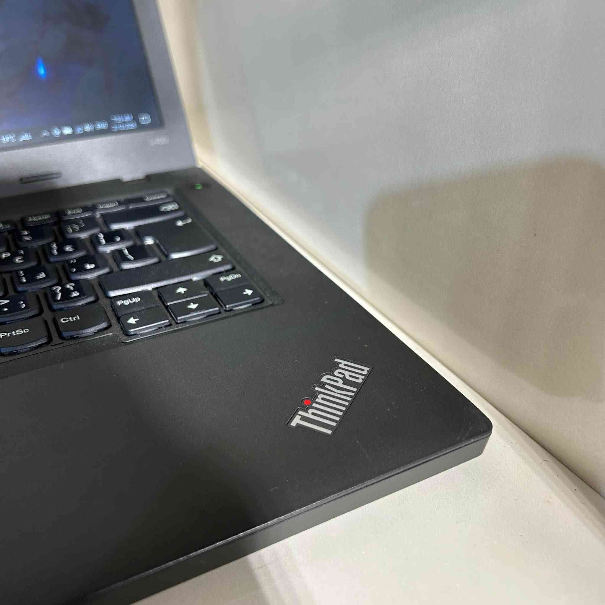 💻 Lenovo ThinkPad L460

عملي – متين – بسعر ما يتعوض 🔥

إذا تريد لابتوب يخدمك للشغل اليومي، دراسة، أوفيس، محاسبة، تصفح…
وبسعر اقتصادي جداً 💰
فهذا اختيار ذكي 👌

⸻

⚙️ المواصفات:

🧠 Core i3 جيل سادس بسرعة 2.3GHz
أداء مناسب ومستقر للاستخدام اليومي

🚀 رام 8GB DDR3
تشغيل سلس للبرامج الأساسية

💾 256GB SSD
سرعة إقلاع وتشغيل أفضل من الهارد العادي

🖥️ شاشة 14 إنج HD+
⌨️ كيبورد عربي / إنكليزي
🎮 كرت Intel HD 520 مناسب للاستخدام المكتبي

⸻

🔌 المنافذ الكاملة:

✔️ 3 USB
✔️ HDMI
✔️ VGA (AVG)
✔️ Ethernet
✔️ مدخل سماعة 3.5
✔️ منفذ طاقة

⸻

🎁 الهدايا المجانية:

🎒 حقيبة
🖱️ ماوس واير
🖤 ماوس باد Razer
🎧 سماعات أذن
📱 ستاند هاتف
🔌 شاحن

⸻

🚚 توصيل مجاني لكل العراق
📦 يوصللك مغلف ومحمي 100%
🔁 ضمان 7 أيام استبدال فوري

⸻

💰 السعر: 195,000 دينار فقط 🔥

⸻

جهاز مناسب للطلاب، الاستخدام المنزلي، وأي شخص يريد لابتوب عملي بسعر اقتصادي جداً 👌 بغداد, العراق


**إذا كنت صاحب هذا الإعلان وتريد حذفه لأي سبب، رجاءا أرسل رسالة إلى الدعم الفني**