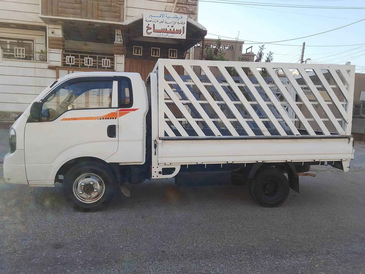 السلام عليكم كيا حمل فحل موديل 2016 مكيه 4000كفاله عامه من صبغ وضربه وتبديل حداديه خلفي امامي جديده تبريد ثلج تخم تاير سنويه جديده سعر 128 وبيه مجال بسيط العنوان كربلاء رقم الهاتف ***********
