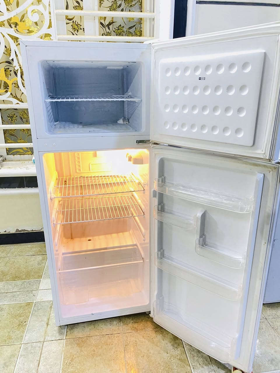 ثلاجه للبيع وسط 12 قدم ونظيفه  مستخدمه موسم واحد وشغاله عالفحص وضمان سنه ماداخله تصليح  شراي يجي خاص


**إذا كنت صاحب هذا الإعلان وتريد حذفه لأي سبب، رجاءا أرسل رسالة إلى الدعم الفني**