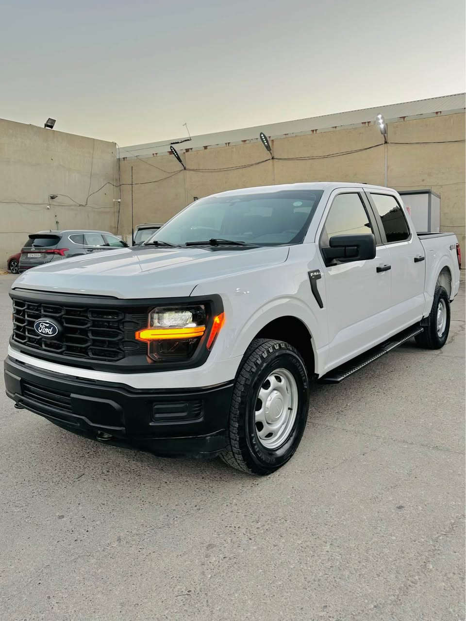فؤرد 2024 FORD F-150 XL مواصفات XL شاشه ئايپادي گه وره گيچ ئه ليكتروني رادار پيش و پشت خه تي جاده  ده بل ئه كسل  4X4 سياره كه پيش كپس بي ارباگ لايت ليد چوار حه دسه  كاميرا حه ساس 29  هه زار رويشتيه 8پستن AWD بس ربع درگاي پيش سبغ يك درگا بيلادي گير مكينه دبل اكسل راديته ر به رد هه موو به شه رت بيلادي سعر 299 هندك مجالي تيدايه.                     
رقم شانصي 1FTFW1L52RKE84437
                                                                                  رقم  واتساب ***********
*********** أربيل, العراق
