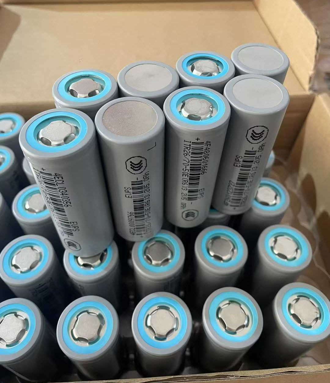 LiFePO4 Battery EVPS ITR26/70-50E 3.2V 5000mAh LFP battery 5.0Ah Lithium Iron Phosphate Battery cell,Solar Fans,Solar Streetlight, Solar Energy Storage, Solar Surveillance Systems.
Model: EVPS ITR26/70-50E 3.2V 5000mAh battery
Typical Capacity: 5000mAh
Nominal Voltage: 3.2V
Charging Method: CC-CV
Charge Cut-off Voltage:3.65±0.05V
Discharging Cut Off Voltage: 2.5V±0.05V
This EVPS ITR26/70-50E 3.2V 5000mAh  battery model is ideal for Model aircraft battery.Sweeping machine,solar fan, Balance car,drift car,scooter,thinking car, vacuum cleaner,microphone,Solar system, Solar monitoring, Solar Streetlight, Solar Energy Storage, Solar Surveillance Systems,Solar Lights,Solar Fans,Electric lawnmower,LED Flashlight,Mobile energy storage,Electric drill battery,Electric tools as it has a great capacity 6000mAh and even good burst power


**إذا كنت صاحب هذا الإعلان وتريد حذفه لأي سبب، رجاءا أرسل رسالة إلى الدعم الفني**