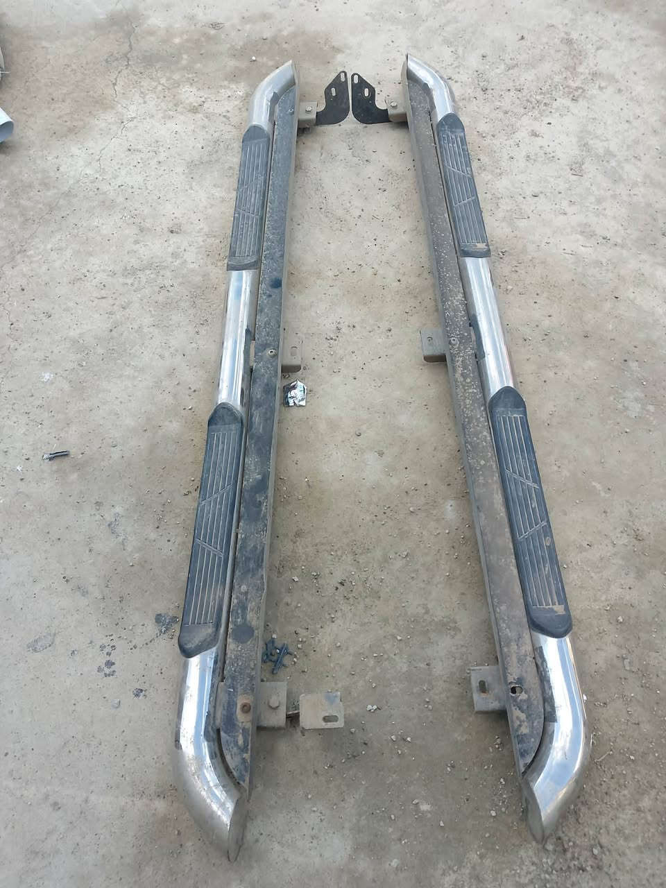 السلام عليكم عندي دوسات جانبيه مال مرزي نظافة 100/100
*********** واتساب
