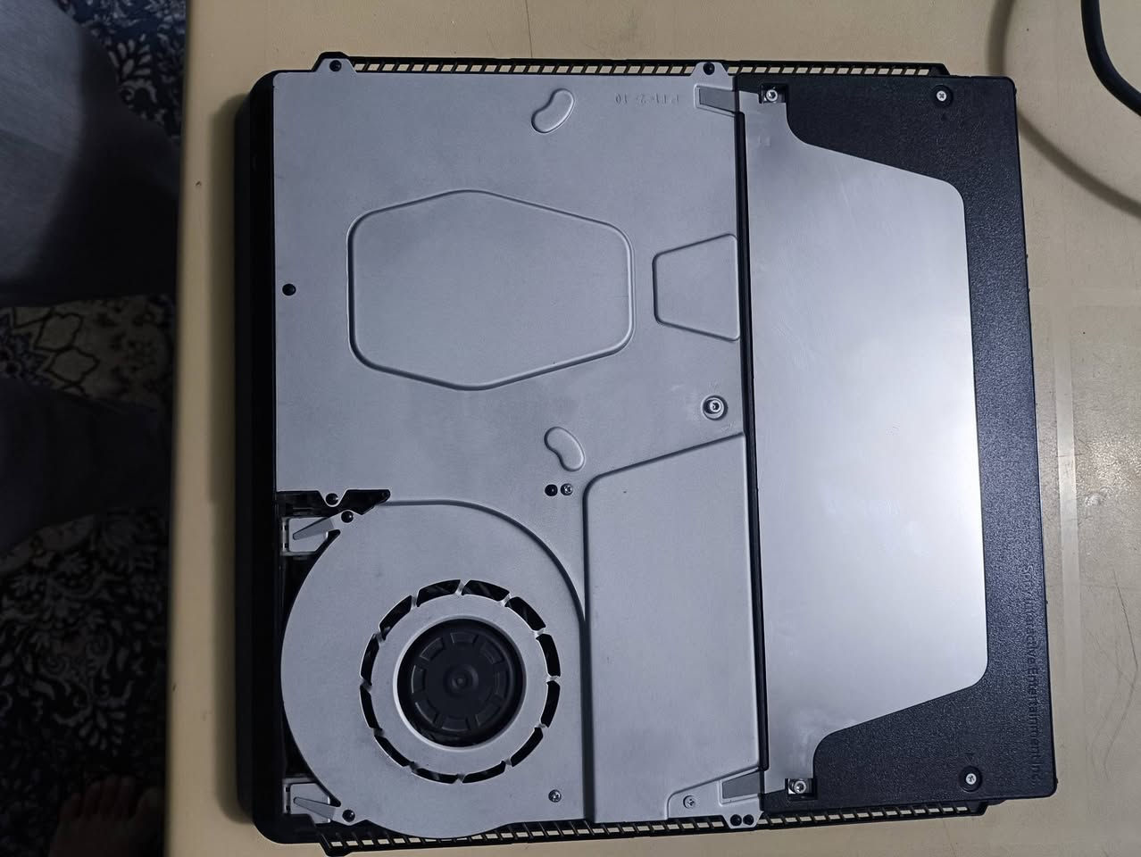 بلي فور سلم أونلاين نظافة 100/100 جهاز حماية +2 يدتين 1 اصلية والثانية تجاري +6 أقراص كامل الملحقات السعر 280 قفل للاتصال *********** توصيل موجود جميع المحافظات
