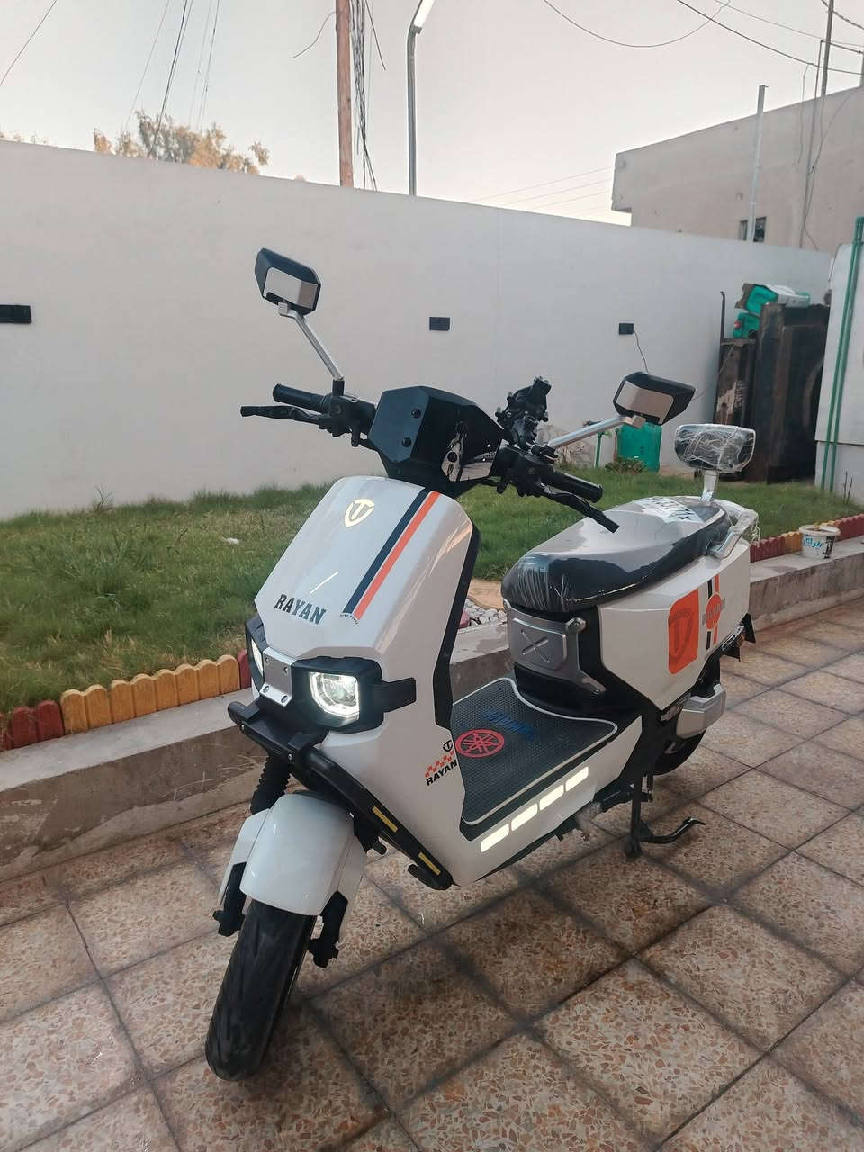 وحش الكون 
السعر مليون و ١٥٠ 
***********
***********
