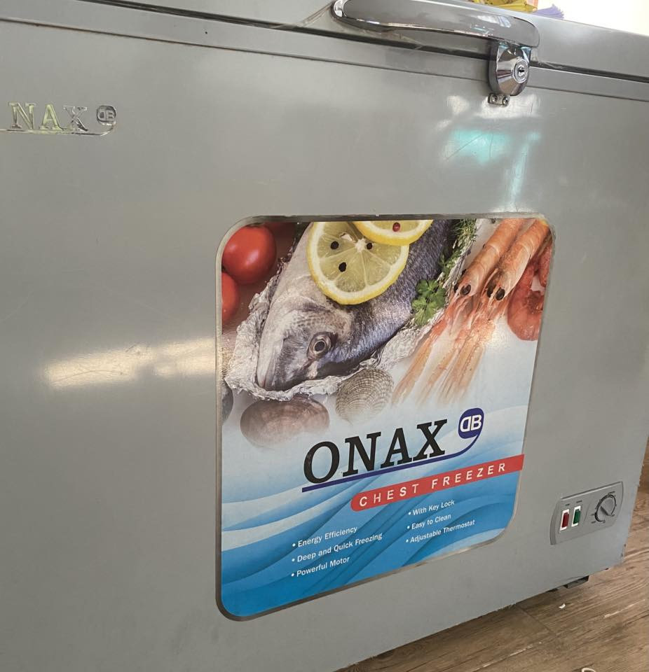 مرحبا للبيع..
ثلاجه LG سلڤر ام البراد (براد بالباب) حجمها بالقدم ماعرف شكد بس هي (130 ارتفاع * 50 عرض )

ومجمده اونكس بعدها بالنايلون جديده جديده استخدمتها فقط كم شهرر مشكلتها جتي الكهرباء عاليه واحتركت الاجهزه ومن ضمنها الماطور مالتها يعني بس تصلحون الماطور ترجع جديده .


**إذا كنت صاحب هذا الإعلان وتريد حذفه لأي سبب، رجاءا أرسل رسالة إلى الدعم الفني**