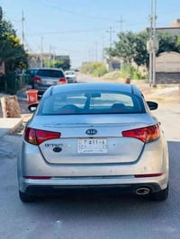 كيا اوبتيما 2013 وارد خليجي رقم بغداد بيها اربع قطع صبغ السعر 97 وبيها...