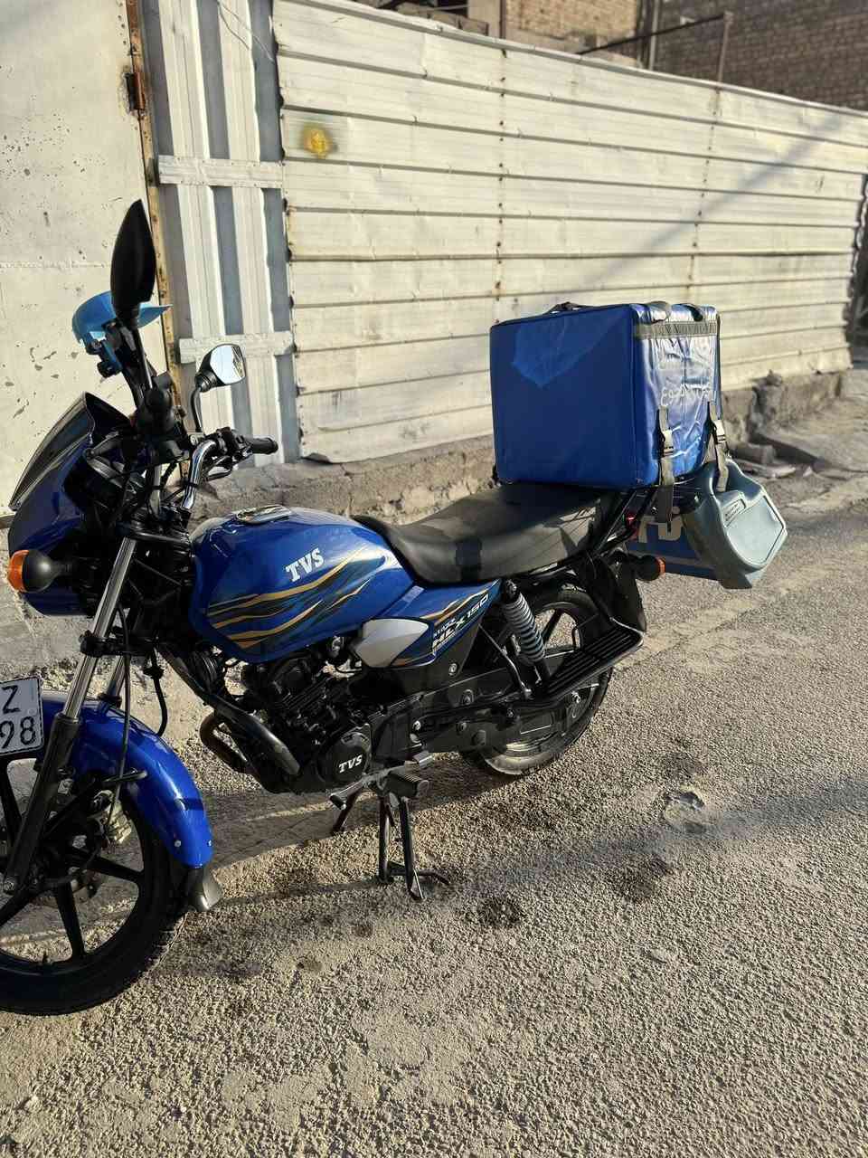 السلام عليكم 
دراجه TVS للبيع
ماشيه 11 الف كله بلادي 
مرقمه سنويه بغداد باسمي 
بغداد مدينه الصدر
سعر خاص ***********
