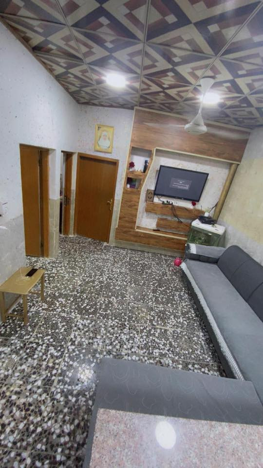 سلام عليكم 
بيع مستعجل 
دار للبيع المساحة 114 متر طابو زراعي سند ٢٥ اقرار محكمهً من صاحب الارض مباشر 
البناء طابوك جمهوري 
الدار يحتوي على طارمه صحيات خارجيه 
ومطبخ واستقبال وصاله وغرفتين نوم 
الدار يصلح حسينيه او سكن 
العنوان كربلاء منطقه فريحه قرب جامعة كربلاء يبعد عن طريق الزوار ١٥٠ متر فقط

اللاستفسار اكثر الاتصال على ارقام التاليه 
للتواصل واتساب ***********
