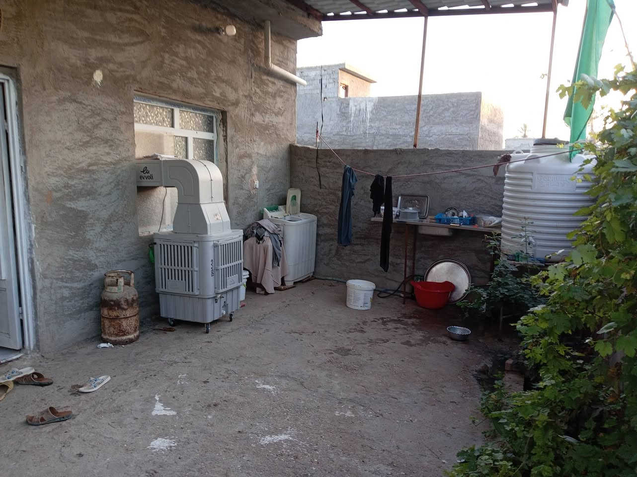 🏠🏠 دار سكن زراعي للبيع في حي المتنبي خلف بيت الشيخ معد يحتوي على غرفتين نوم مساحة كل منهما اربعه في اربعه واستقبال ومطبخ وصالة مساحة الدار ١٧٥م للاستفسار الاتصال على الرقم
📞
***********
