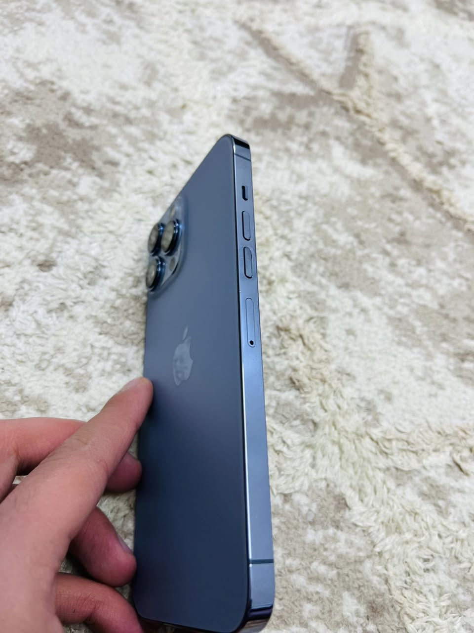 السلامو عليكم آيفون 13برو ماكس لون بحري ذاكرته 256الجهاز فقط امصعد بطاريه ***********عنواني موصل الجديده اتصل عل رقم أو واتساب
