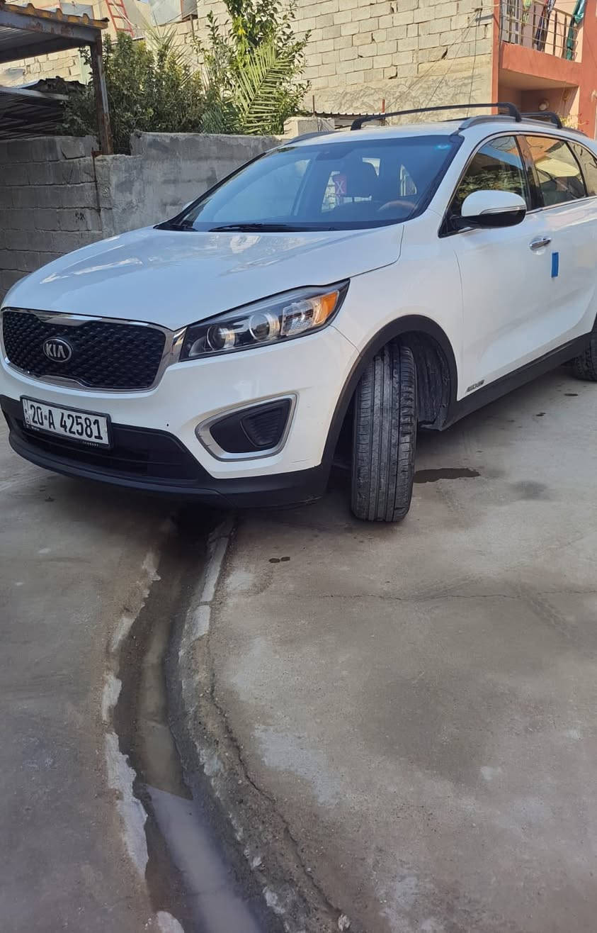 السلام عليكم
كيا سورنتو موديل 18 وارد امريكي 
حادث السيارة كلين بدون صبغ . ( بيها تعديل شبرين بالقمارة بارد فقط ) . 
رقم ديالى جديد سنوية وهزة جديدة . 
ماشية 55 ميل . 
مواصفات Fe . محرك 6 سلندر . 7 راكب . 
مكان / بغداد او ديالى . 
السعر / 198$ . 
للاتصال / *********** .
